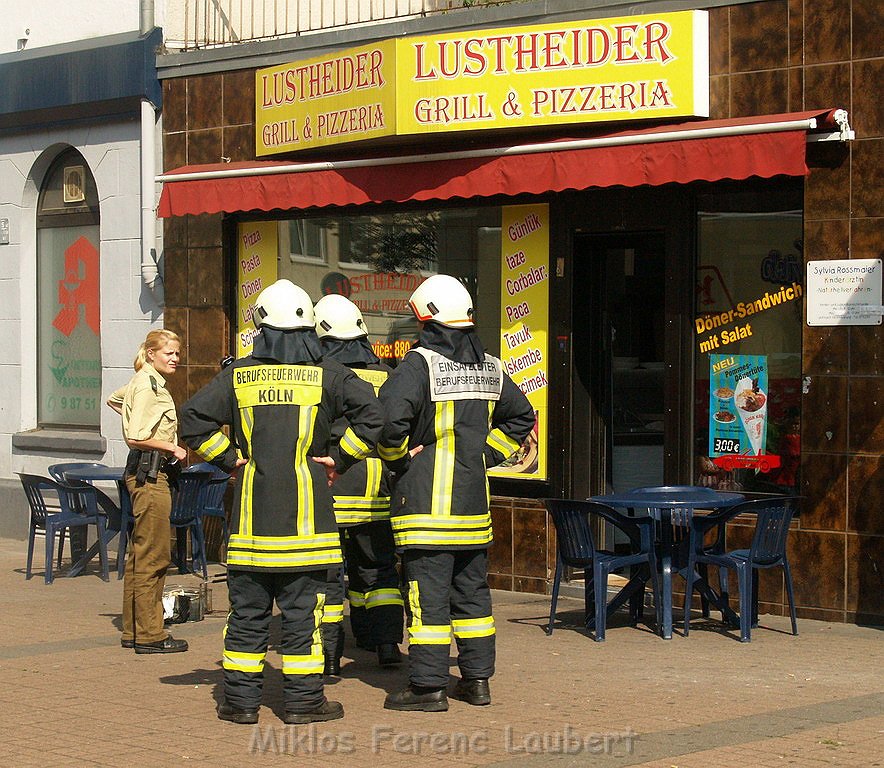 Fettbrand in Imbissbude Koeln Vingst Lustheiderstr P48.JPG